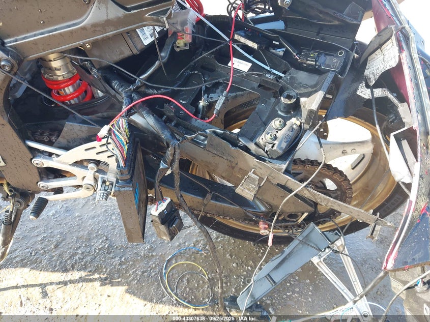 2005 YAMAHA YZFR6 L JYARJ06EX5A024195