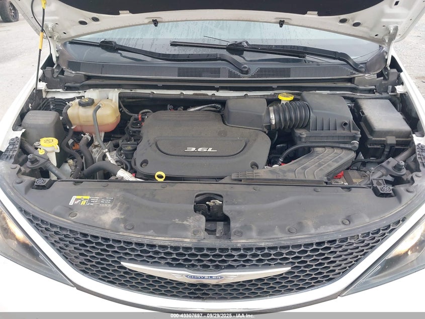 2017 Chrysler Pacifica Touring VIN: 2C4RC1DG8HR668271 Lot: 43307697