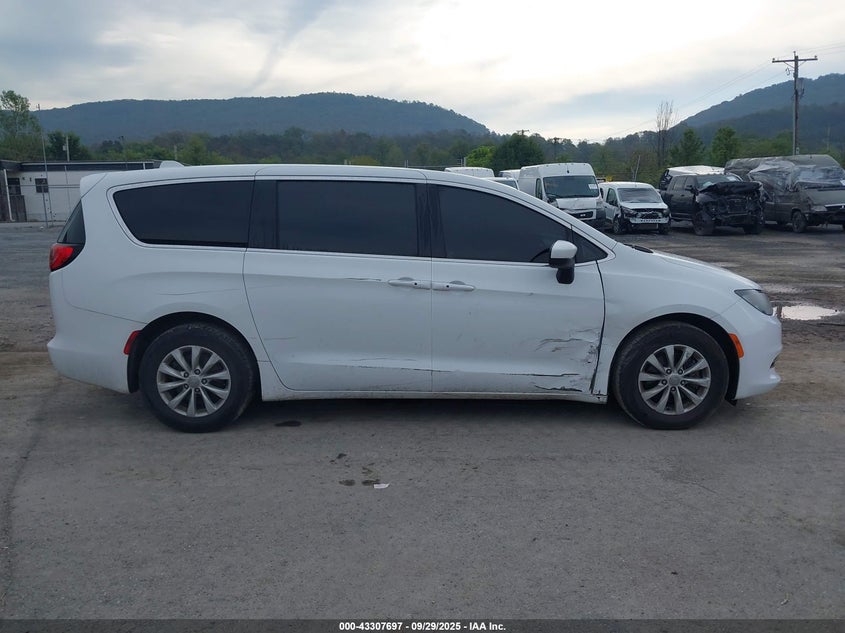 2017 Chrysler Pacifica Touring VIN: 2C4RC1DG8HR668271 Lot: 43307697