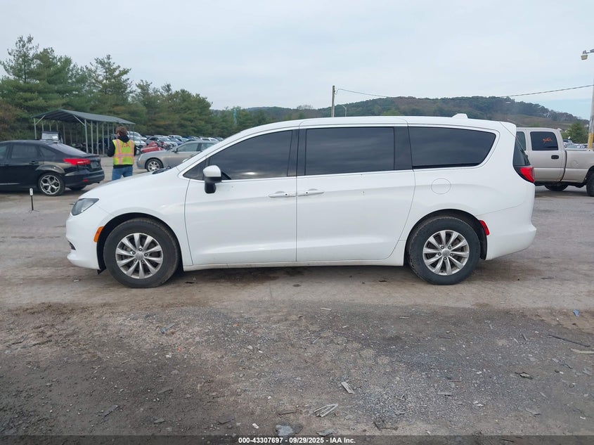 2017 Chrysler Pacifica Touring VIN: 2C4RC1DG8HR668271 Lot: 43307697