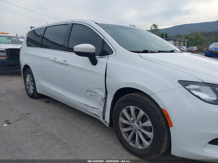 2017 Chrysler Pacifica Touring VIN: 2C4RC1DG8HR668271 Lot: 43307697