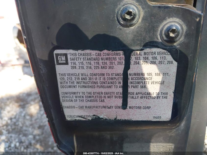 2005 Chevrolet Silverado 3500 Chassis Work Truck VIN: 1GBJC34U85E295051 Lot: 43307774
