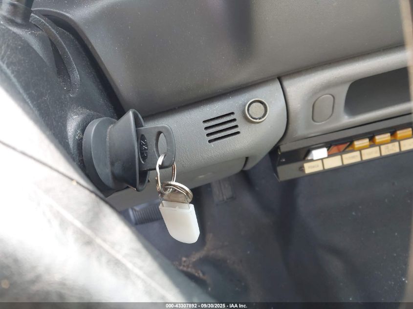 2002 Ford F-450 Xl/Xlt VIN: 1FDXF46S52ED01233 Lot: 43307892