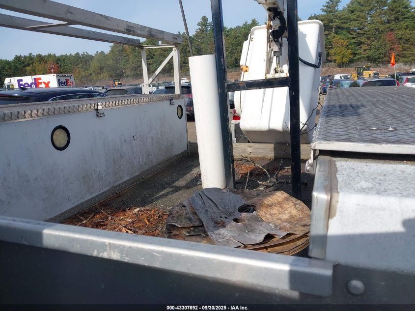 2002 Ford F-450 Xl/Xlt VIN: 1FDXF46S52ED01233 Lot: 43307892