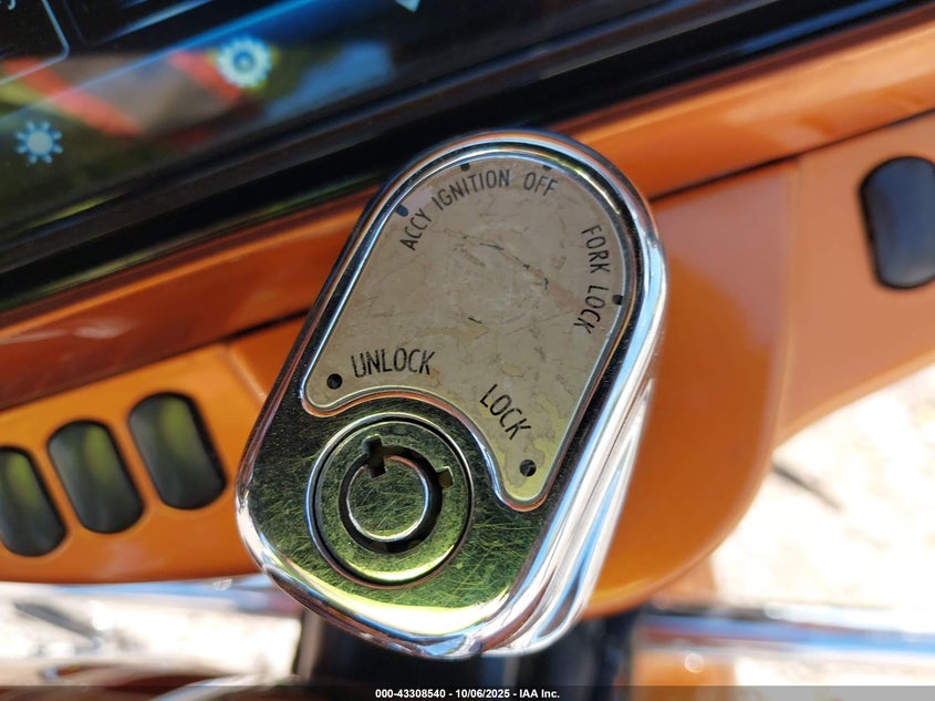 2015 HARLEY-DAVIDSON FLHXS STREET GLIDE SPECIAL - 1HD1KRM12FB672160