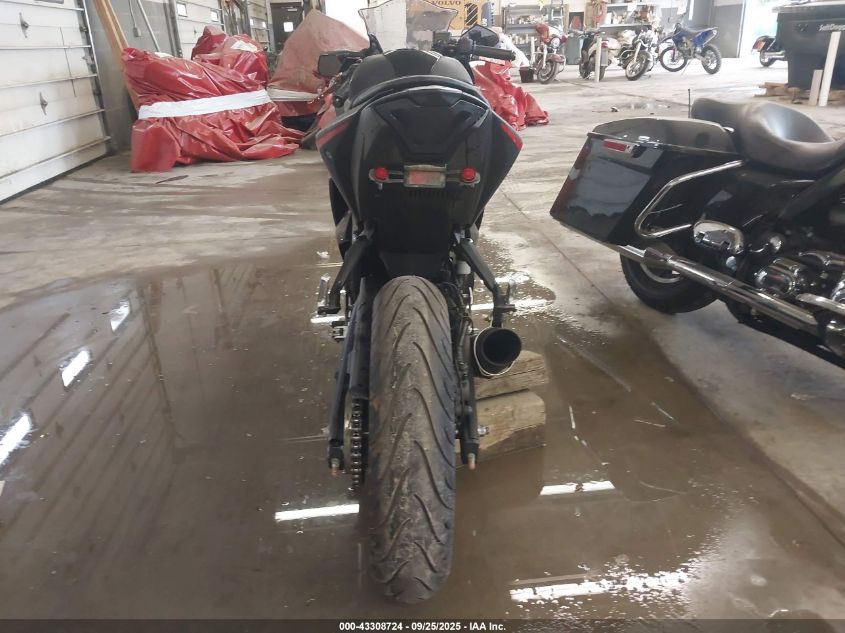 2017 Yamaha Yzfr3 A VIN: MH3RH15Y5HK001599 Lot: 43308724