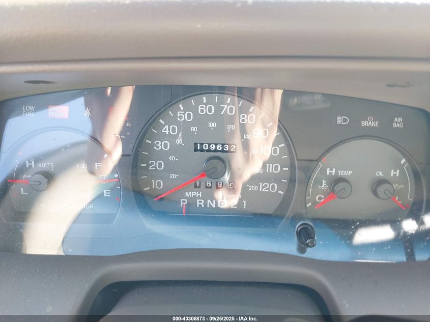 2001 Mercury Grand Marquis Gs VIN: 2MEFM74W11X695399 Lot: 43308873