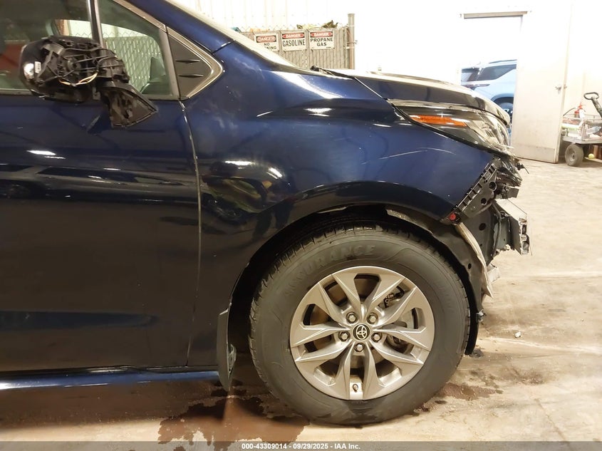 TOYOTA SIENNA - zdjęcie 19