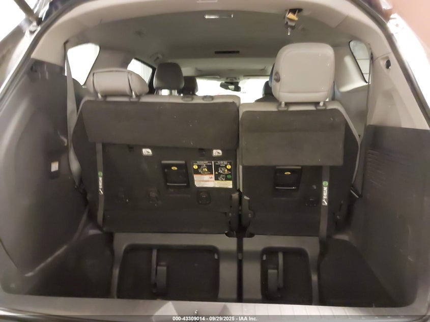 TOYOTA SIENNA - zdjęcie 21