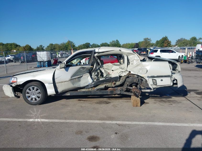 2007 Lincoln Town Car Designer Series VIN: 1LNHM83V17Y636463 Lot: 43309048