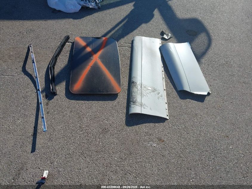 2007 Lincoln Town Car Designer Series VIN: 1LNHM83V17Y636463 Lot: 43309048