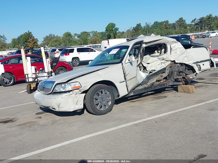1LNHM83V17Y636463 2007 LINCOLN TOWN CAR photo no. 2