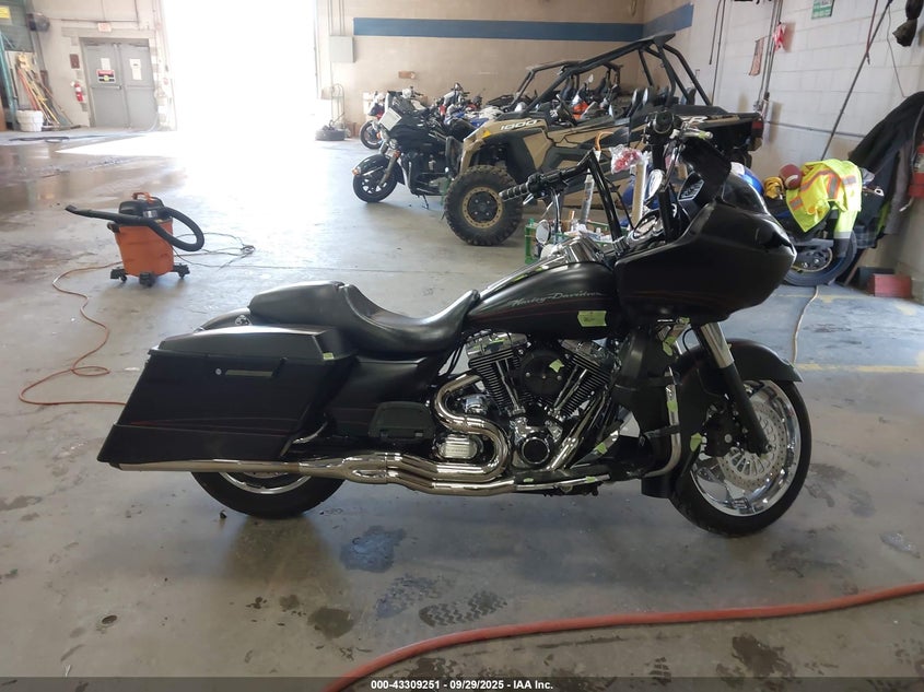 2013 Harley-Davidson Fltrx Road Glide Custom VIN: 1HD1KHM16DB672170 Lot: 43309251