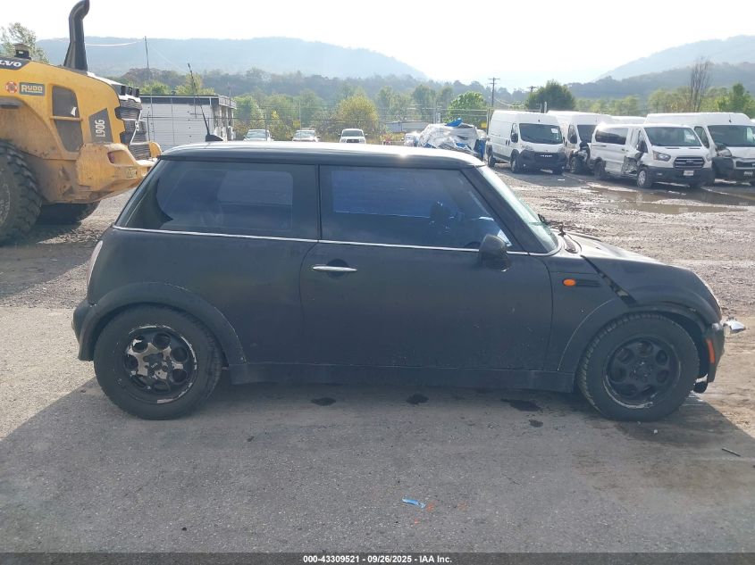 2005 Mini Cooper VIN: WMWRC33505TJ72975 Lot: 43309521