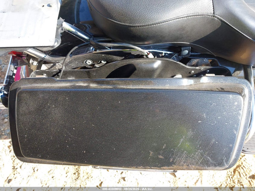 2010 Harley-Davidson Flhtk VIN: 1HD1KEM16AB651779 Lot: 43309603