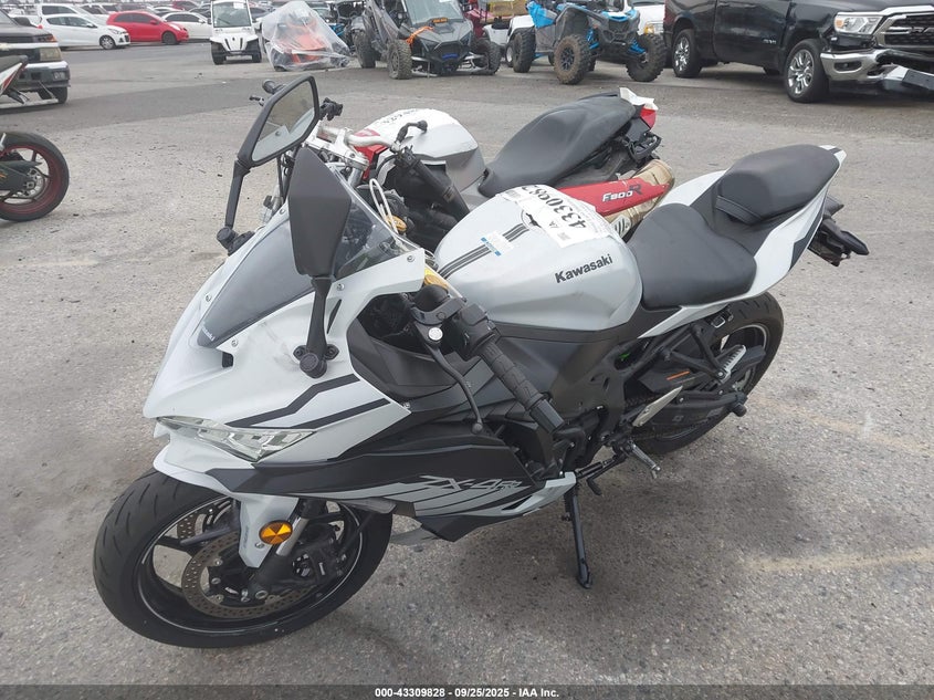 ML5ZXCS16SDA39811 2025 KAWASAKI ZX photo no. 2