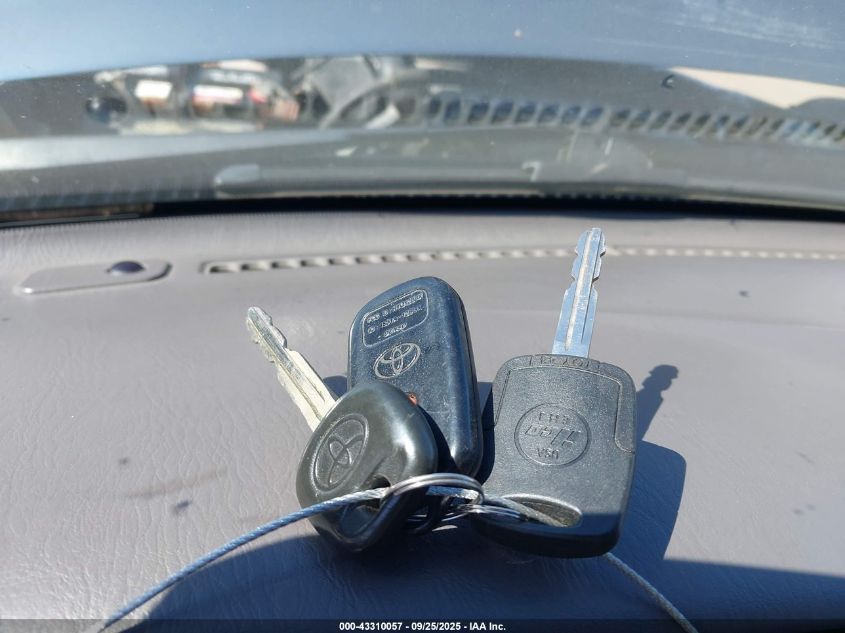 2004 Toyota Sequoia Sr5 V8 VIN: 5TDZT34A84S231136 Lot: 43310057