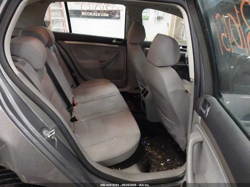 2007 Volkswagen Rabbit 4-Door VIN: WVWDS71K17W214667 Lot: 43310151