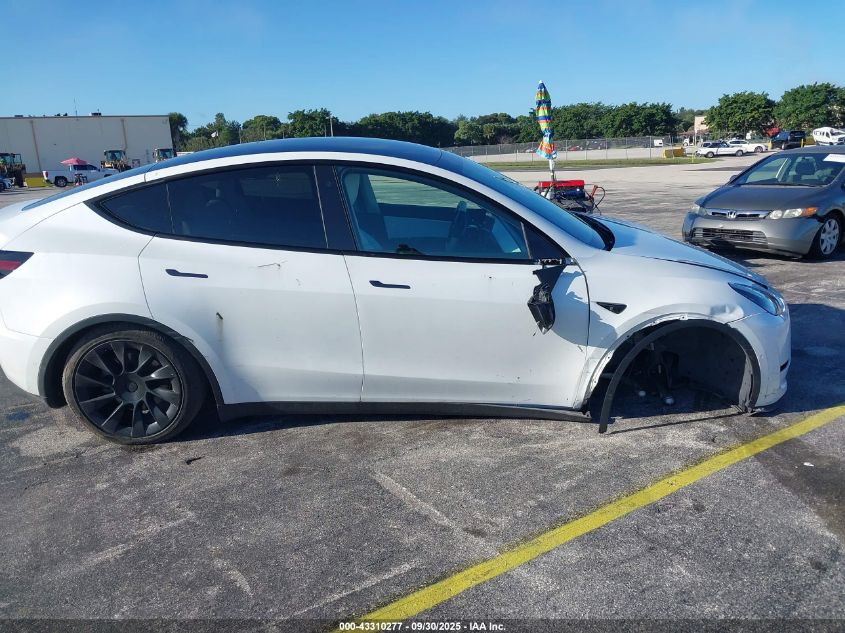 2022 Tesla Model Y Long Range Dual Motor All-Wheel Drive VIN: 7SAYGAEEXNF468922 Lot: 43310277