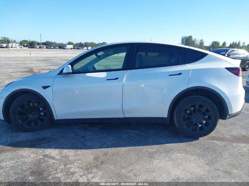 2022 Tesla Model Y Long Range Dual Motor All-Wheel Drive VIN: 7SAYGAEEXNF468922 Lot: 43310277