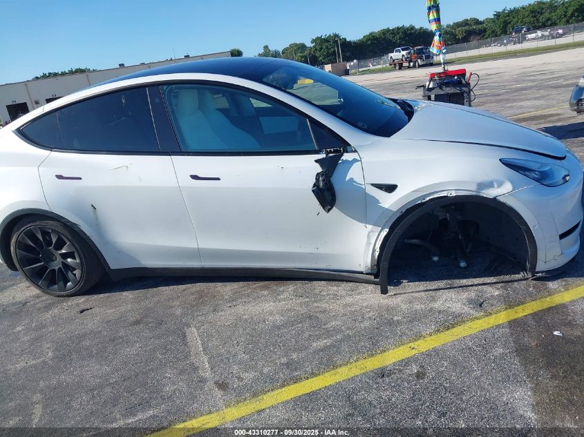 2022 Tesla Model Y Long Range Dual Motor All-Wheel Drive VIN: 7SAYGAEEXNF468922 Lot: 43310277