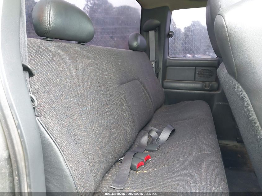 2000 Chevrolet Silverado 1500 VIN: 2GCEC19W3Y1132597 Lot: 43310296