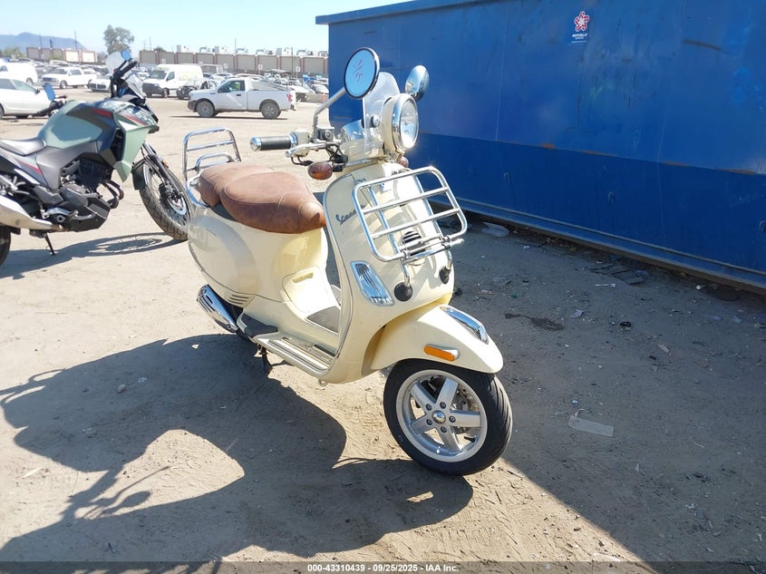 ZAPM688F2D5201381 2013 Vespa Lx 150Ie auction photo 1