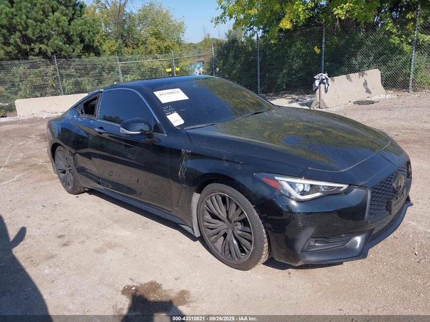 INFINITI Q60 LUXE AWD