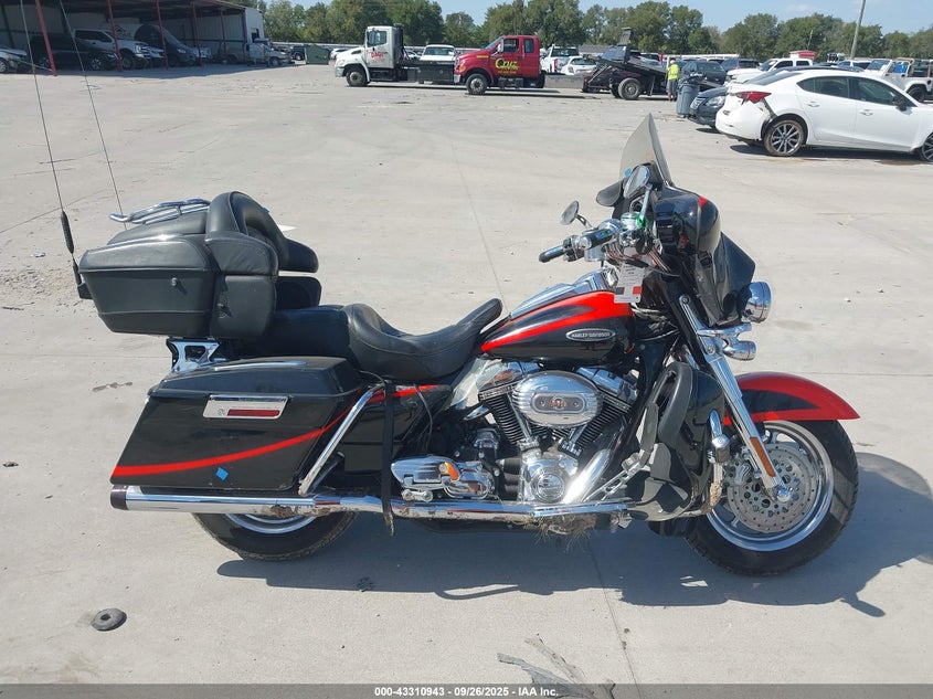 2007 HARLEY-DAVIDSON FLHTCUSE - 1HD1PR8107Y953805