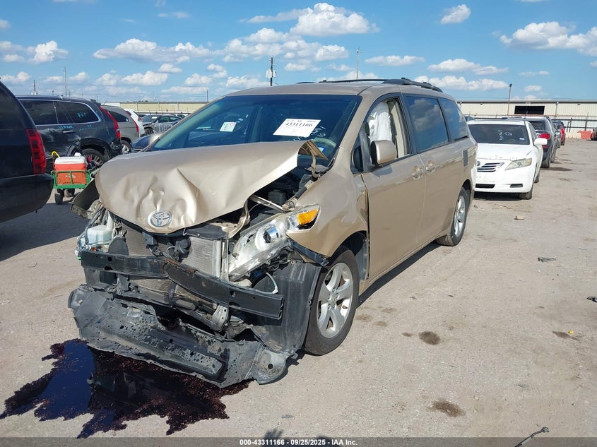 5TDKK3DC7CS196464 2012 TOYOTA SIENNA photo no. 2