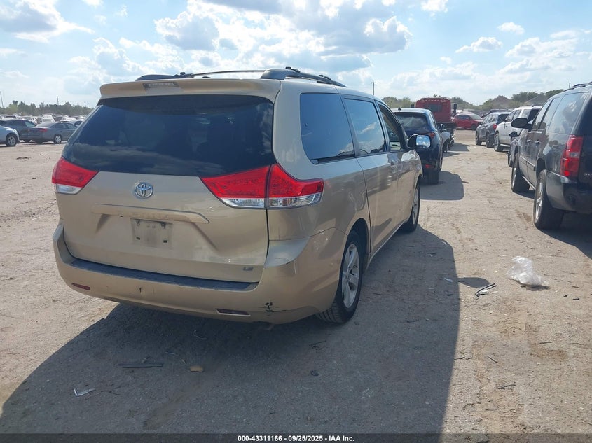 5TDKK3DC7CS196464 2012 TOYOTA SIENNA photo no. 4