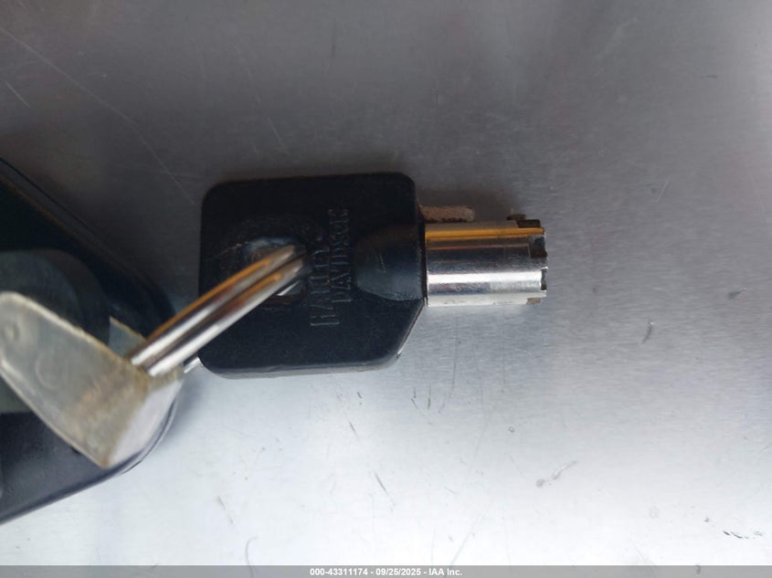 2011 Harley-Davidson Flhtcutg VIN: 1HD1MAM12BB856164 Lot: 43311174