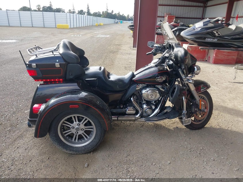 2011 Harley-Davidson Flhtcutg VIN: 1HD1MAM12BB856164 Lot: 43311174
