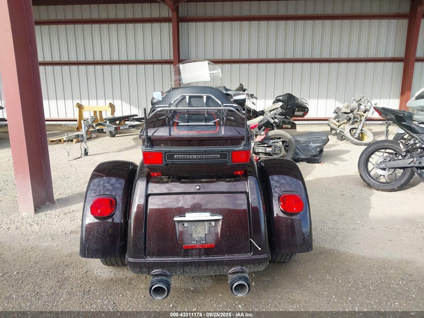 2011 Harley-Davidson Flhtcutg VIN: 1HD1MAM12BB856164 Lot: 43311174