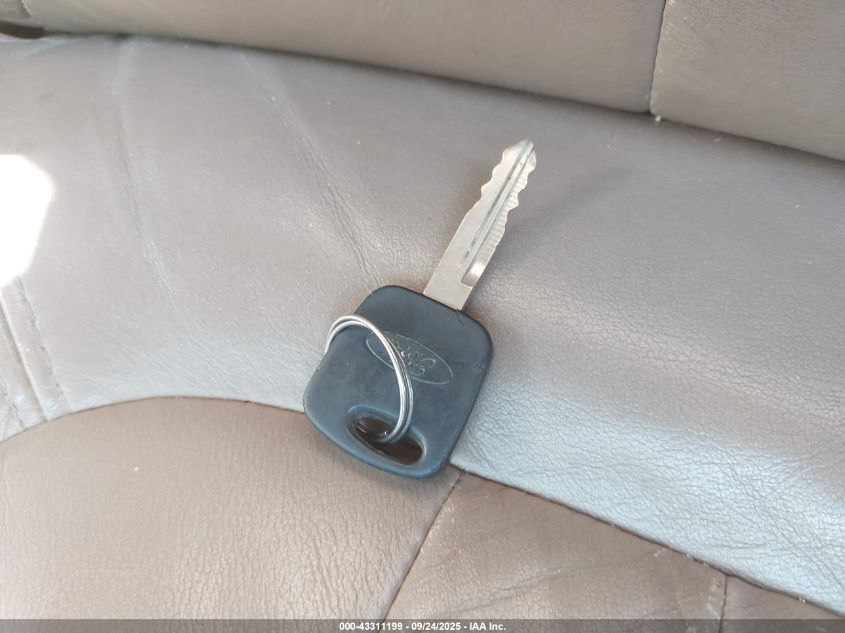 1998 Ford Expedition Eddie Bauer/Xlt VIN: 1FMRU18W0WLB59775 Lot: 43311199