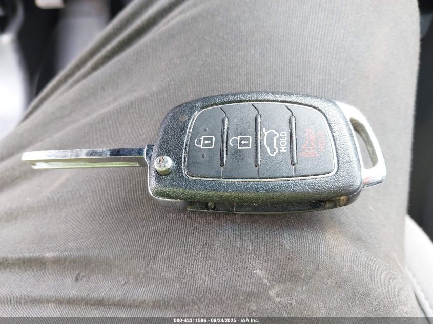 2016 Hyundai Santa Fe Se VIN: KM8SMDHF5GU153257 Lot: 43311596