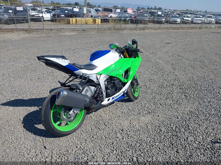 JKBZXJJ18RA005475 2024 KAWASAKI ZX photo no. 4