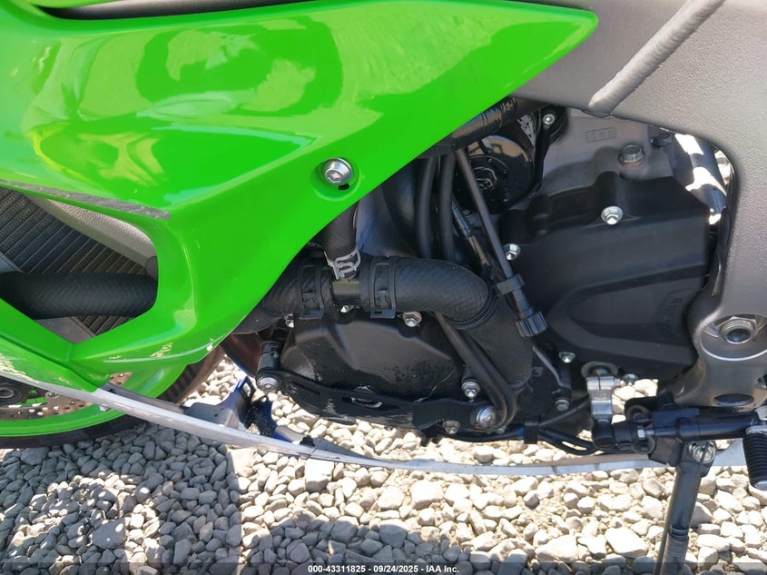 JKBZXJJ18RA005475 2024 KAWASAKI ZX photo no. 9