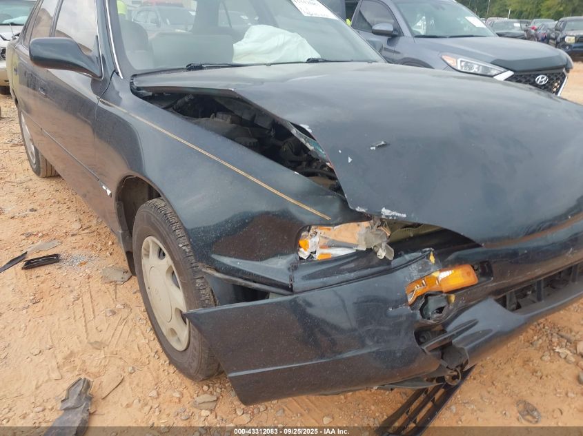 1995 Toyota Camry Le VIN: 4T1SK12E6SU582694 Lot: 43312083