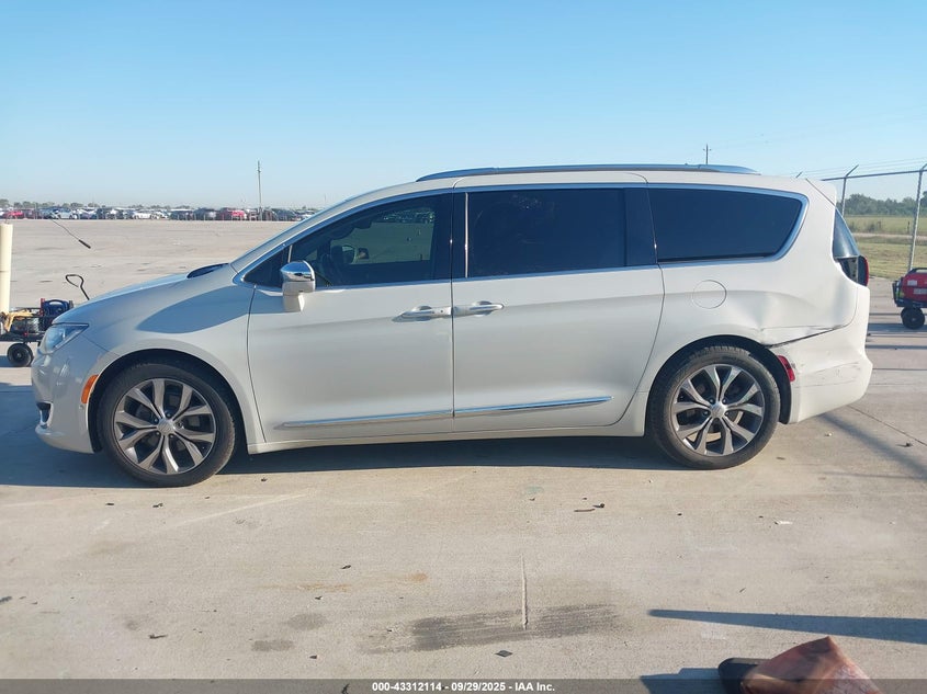 2017 Chrysler Pacifica Limited VIN: 2C4RC1GG0HR584196 Lot: 43312114