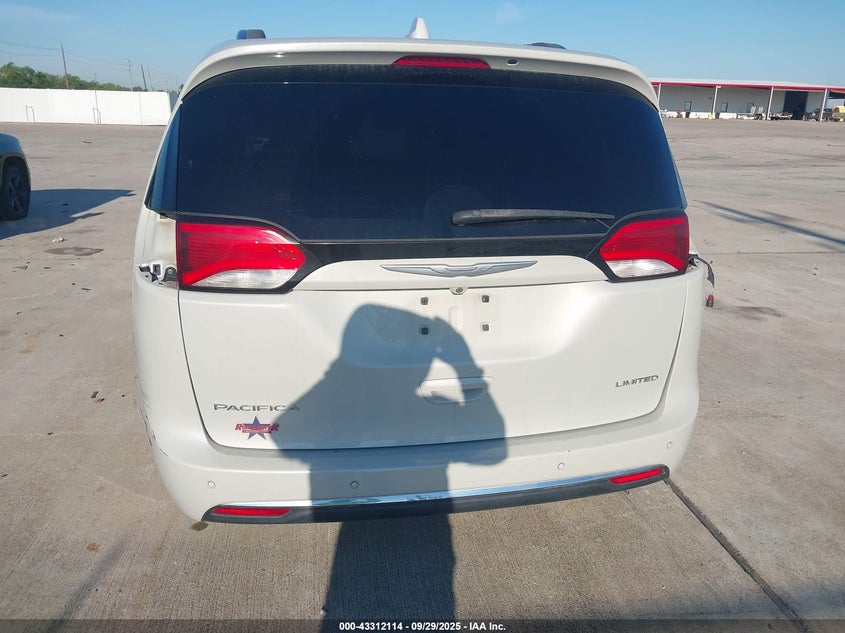 2017 Chrysler Pacifica Limited VIN: 2C4RC1GG0HR584196 Lot: 43312114