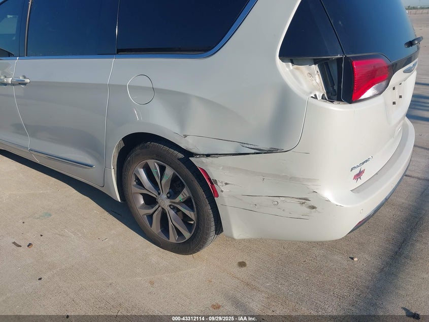 2017 Chrysler Pacifica Limited VIN: 2C4RC1GG0HR584196 Lot: 43312114