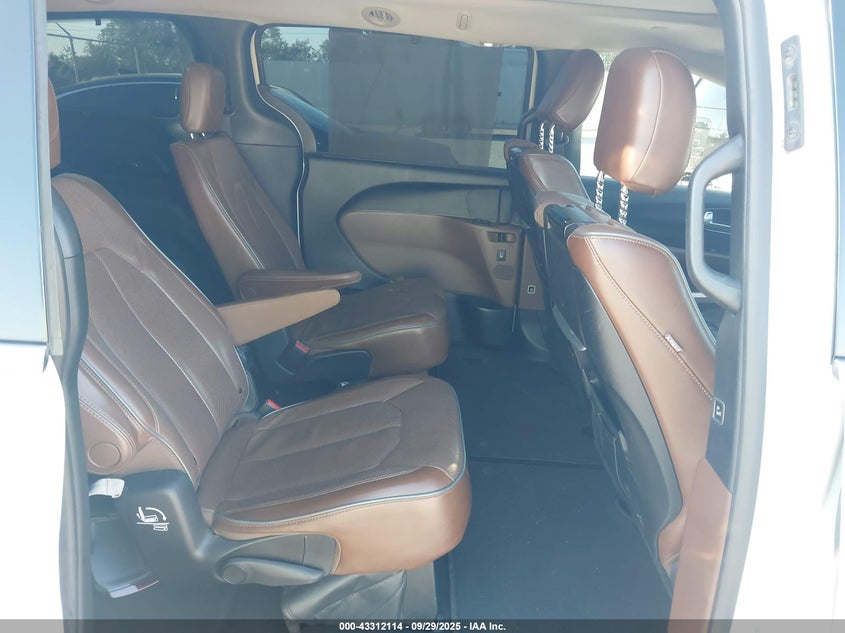 2017 Chrysler Pacifica Limited VIN: 2C4RC1GG0HR584196 Lot: 43312114