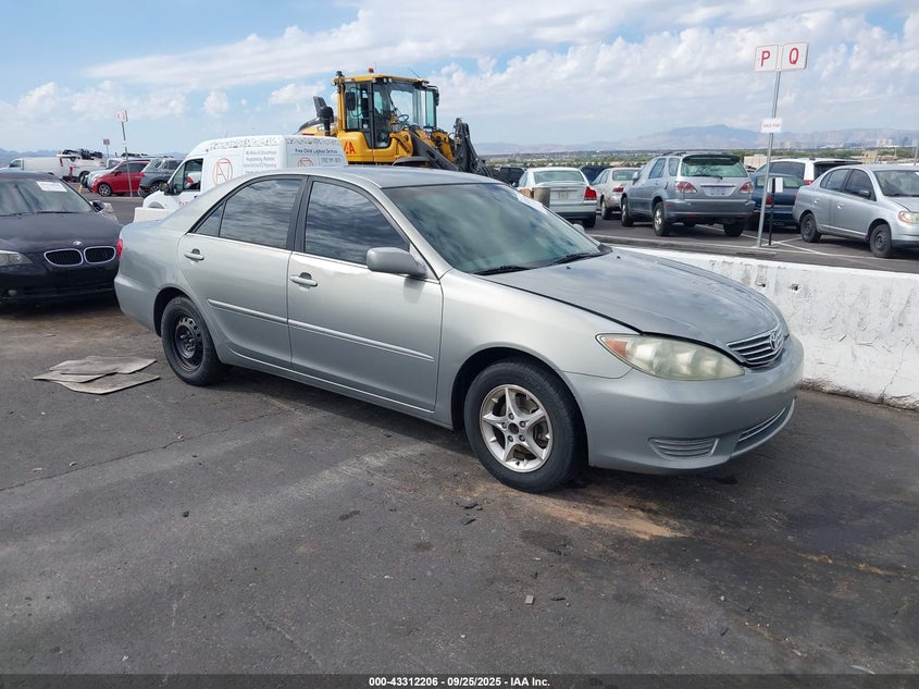 2005 Toyota Camry Le silver sedan gasoline 4T1BE30K45U526897 photo #1
