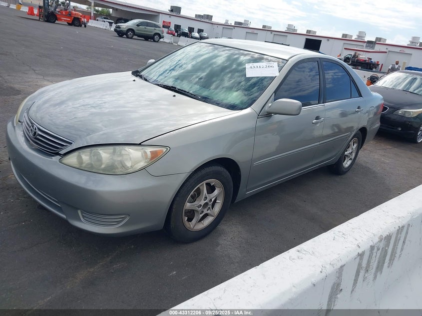 2005 Toyota Camry Le silver sedan gasoline 4T1BE30K45U526897 photo #3