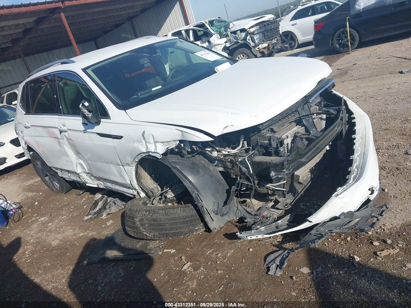 VOLKSWAGEN TIGUAN 2.0T SE