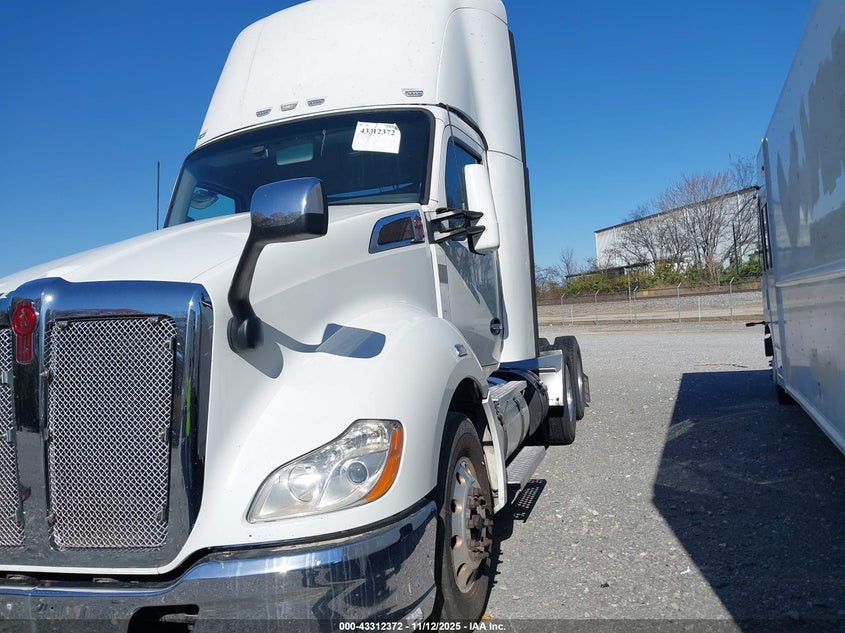 2020 KENWORTH T680 auction photo 2
