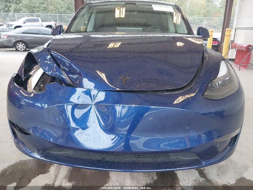 2023 Tesla Model Y Awd/Long Range Dual Motor All-Wheel Drive VIN: 7SAYGDEE2PF965905 Lot: 43312438