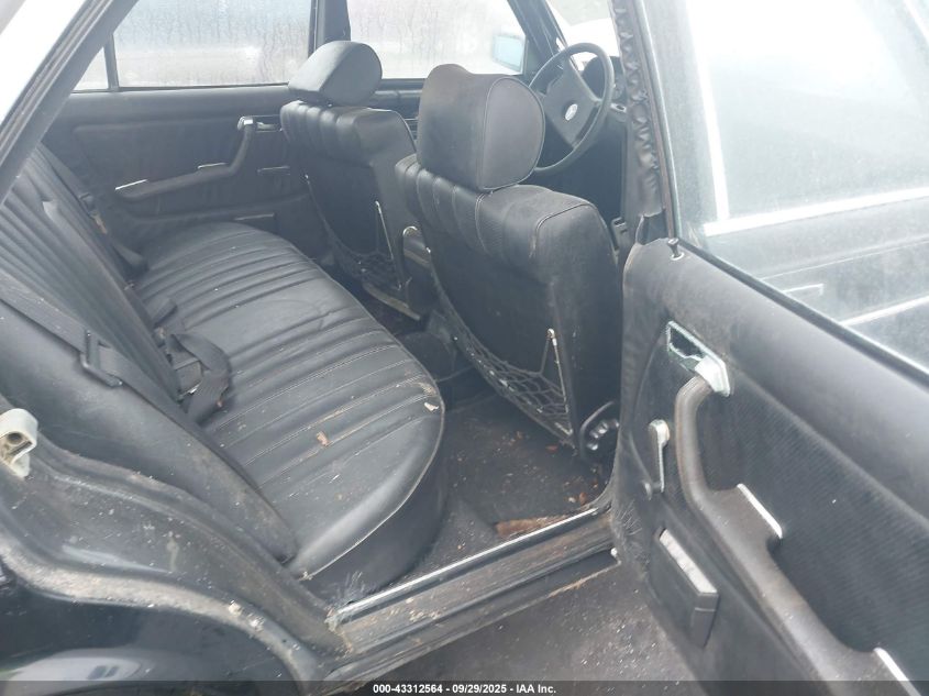 1982 Mercedes-Benz 240 D VIN: WDBAB23A2CB344094 Lot: 43312564