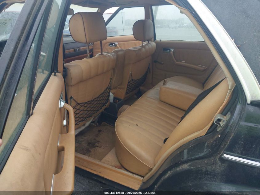 1982 Mercedes-Benz 240 D VIN: WDBAB23A5CB299331 Lot: 43312568